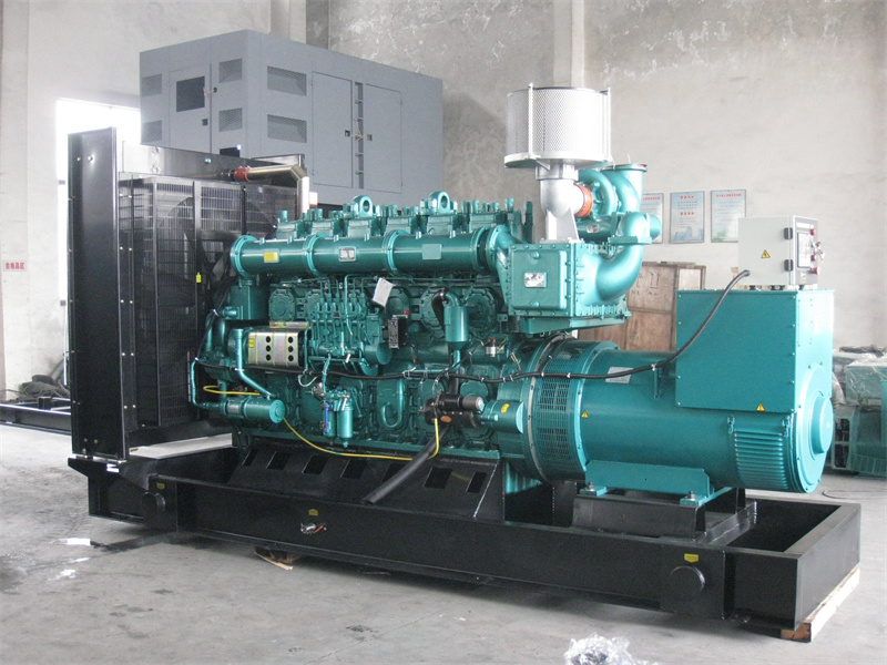 合川200KW 柴油发电机的油耗是多少？